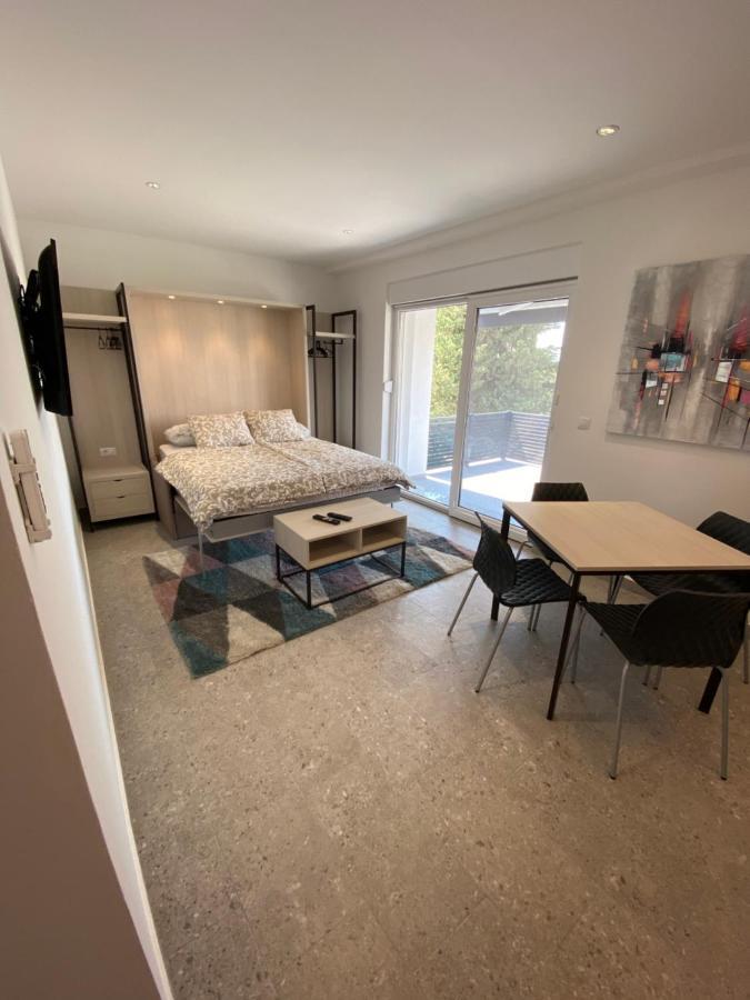 Apartmani Kumenat ビオグラード・ナ・モル エクステリア 写真