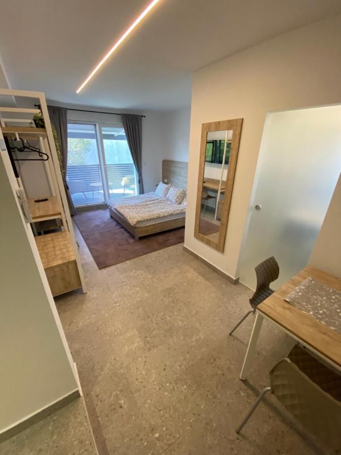Apartmani Kumenat ビオグラード・ナ・モル エクステリア 写真