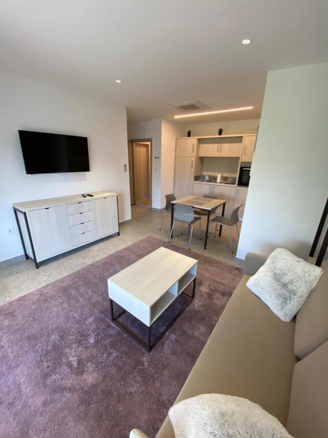 Apartmani Kumenat ビオグラード・ナ・モル エクステリア 写真